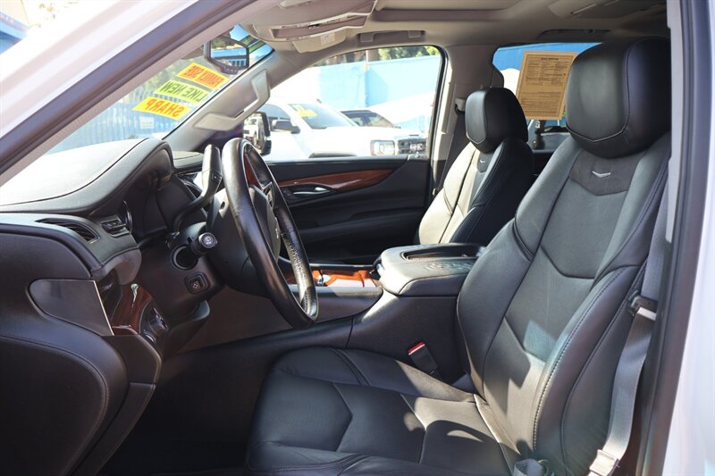 2016 Cadillac Escalade Luxury Collection - Photo 9 - Arleta, CA 91331