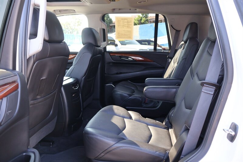 2016 Cadillac Escalade Luxury Collection - Photo 13 - Arleta, CA 91331