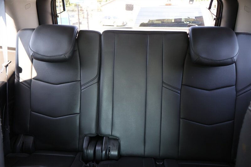2016 Cadillac Escalade Luxury Collection - Photo 11 - Arleta, CA 91331
