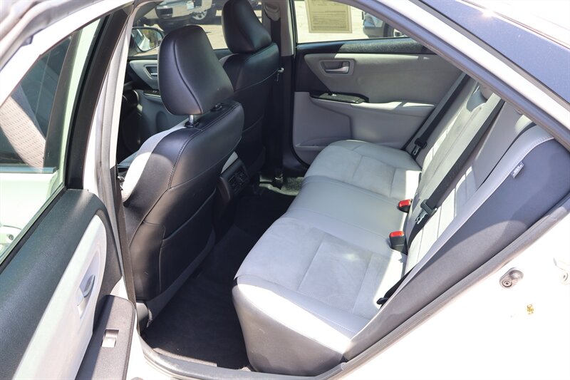 2017 Toyota Camry XSE - Photo 15