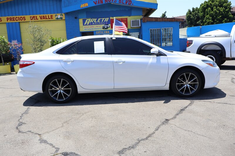 2017 Toyota Camry XSE - Photo 6