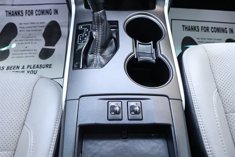 2017 Toyota Camry XSE - Photo 11