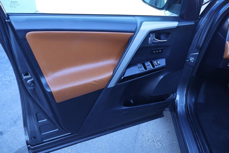 2018 Toyota RAV4 Limited - Photo 12 - Arleta, CA 91331