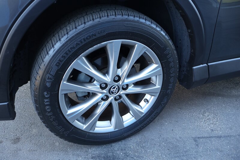 2018 Toyota RAV4 Limited - Photo 17 - Arleta, CA 91331