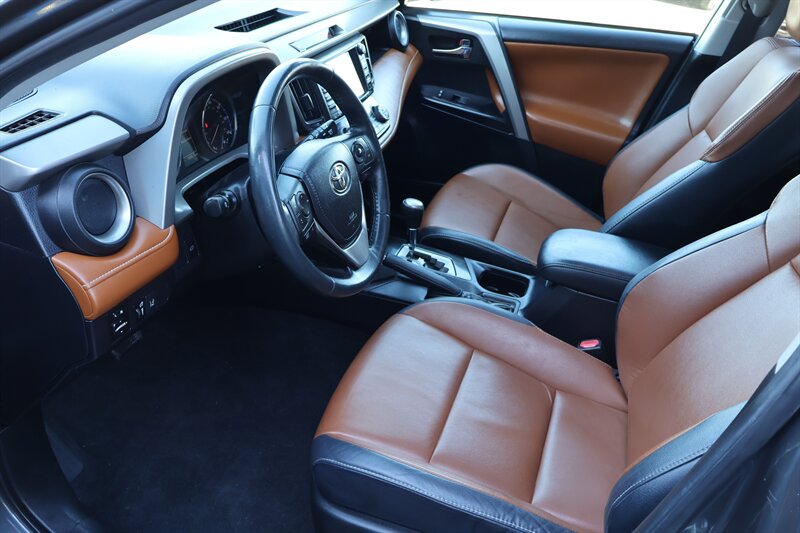 2018 Toyota RAV4 Limited - Photo 11 - Arleta, CA 91331