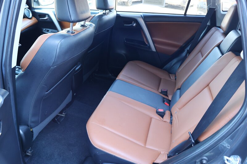 2018 Toyota RAV4 Limited - Photo 13 - Arleta, CA 91331