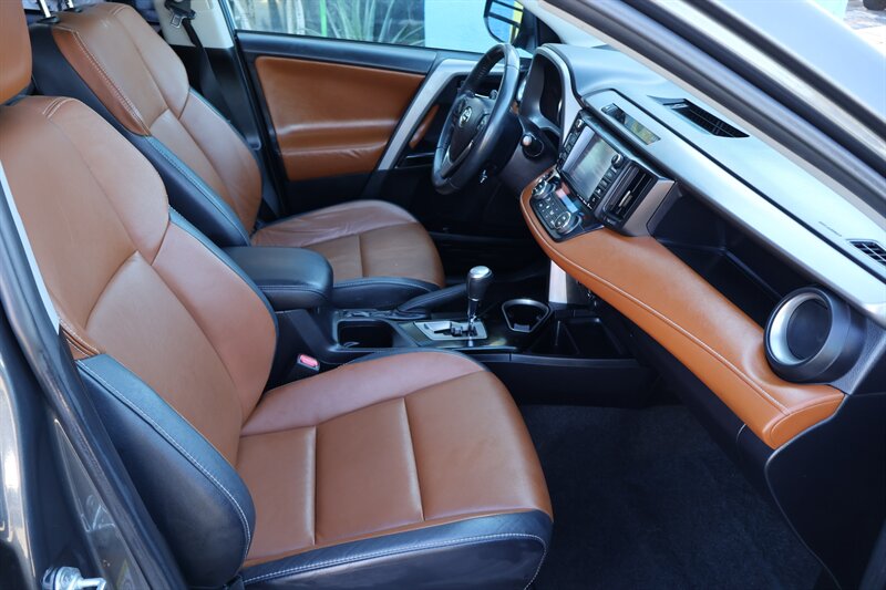 2018 Toyota RAV4 Limited - Photo 16 - Arleta, CA 91331