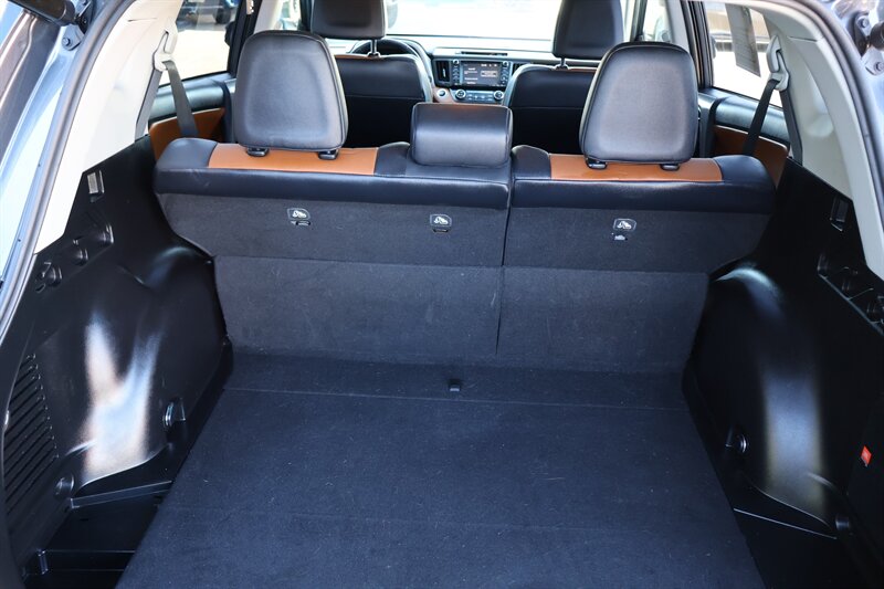 2018 Toyota RAV4 Limited - Photo 14 - Arleta, CA 91331