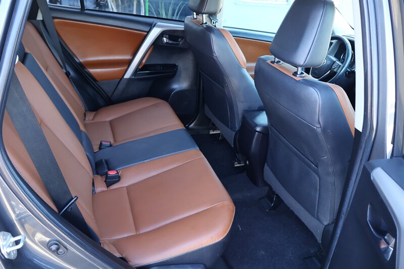 2018 Toyota RAV4 Limited - Photo 15 - Arleta, CA 91331