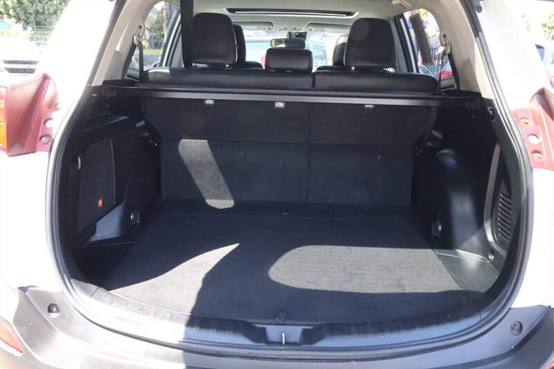 2014 Toyota RAV4 Limited - Photo 16 - Arleta, CA 91331
