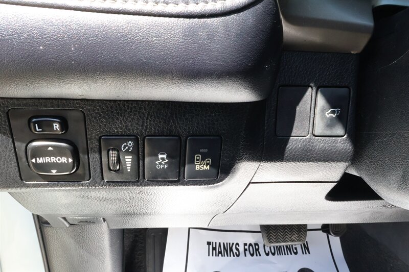2014 Toyota RAV4 Limited - Photo 11 - Arleta, CA 91331