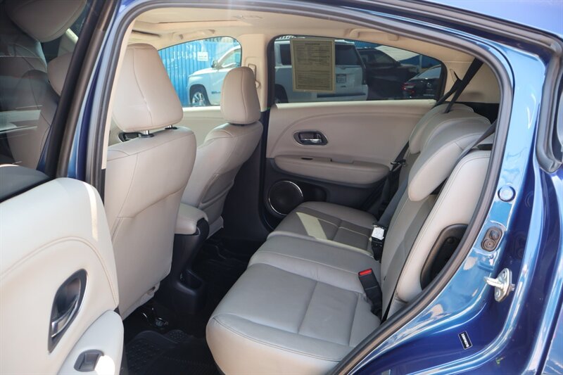 2017 Honda HR-V EX-L w/Navi - Photo 8 - Arleta, CA 91331
