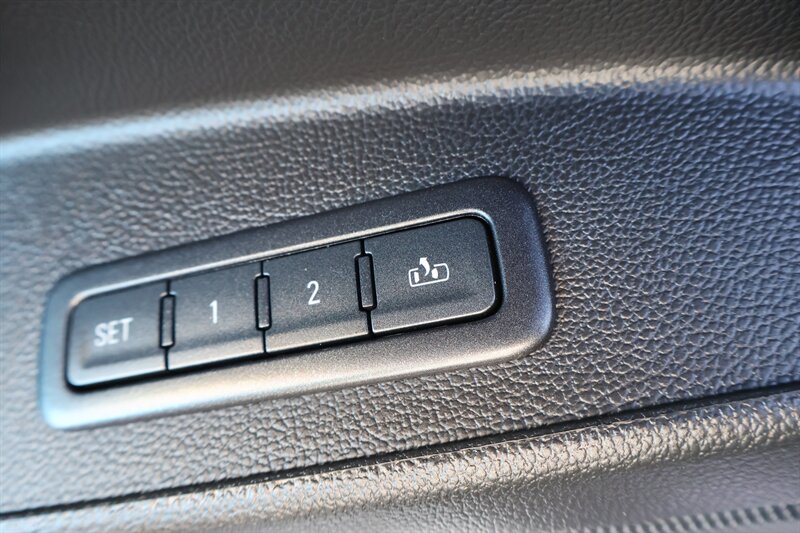 2015 GMC Yukon XL SLT - Photo 15 - Arleta, CA 91331