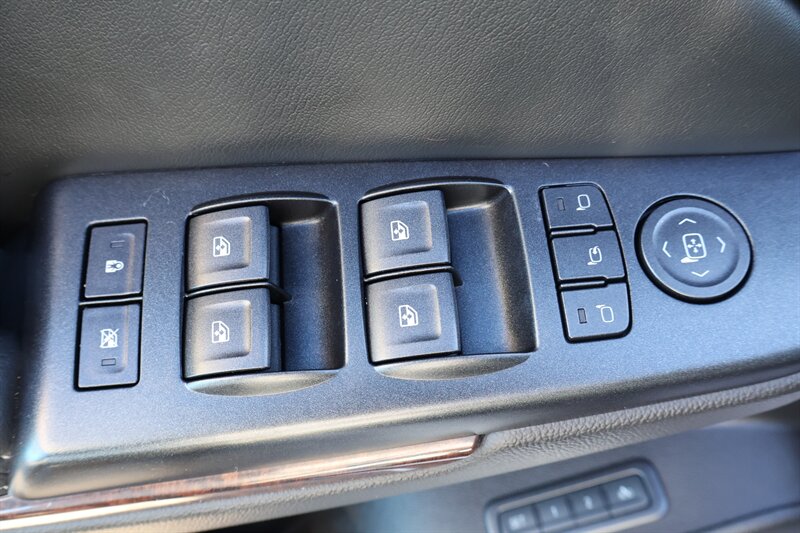 2015 GMC Yukon XL SLT - Photo 14 - Arleta, CA 91331