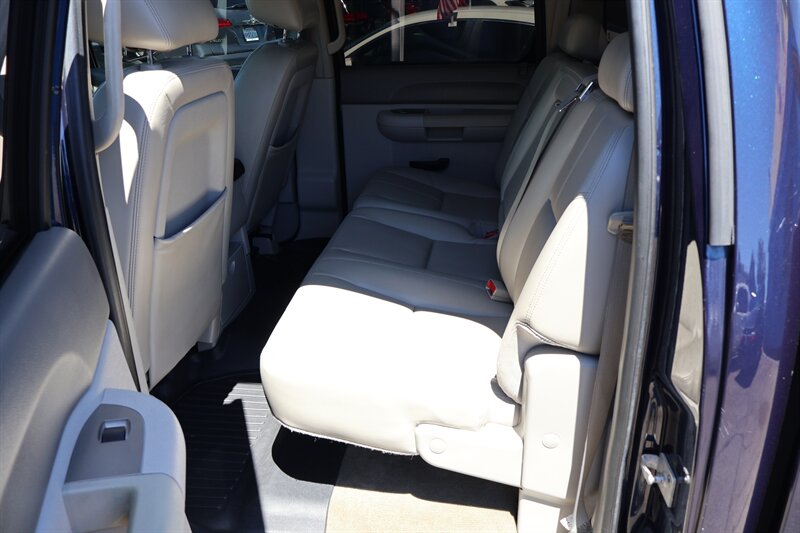 2011 GMC Sierra 1500 SLE - Photo 12 - Arleta, CA 91331