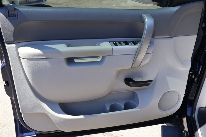 2011 GMC Sierra 1500 SLE - Photo 11 - Arleta, CA 91331