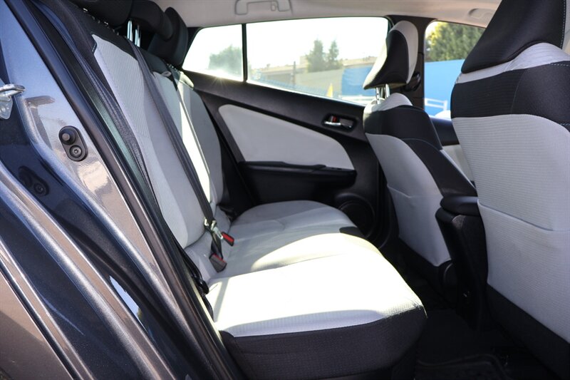 2016 Toyota Prius Four - Photo 12 - Arleta, CA 91331