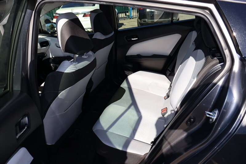 2016 Toyota Prius Four - Photo 11 - Arleta, CA 91331