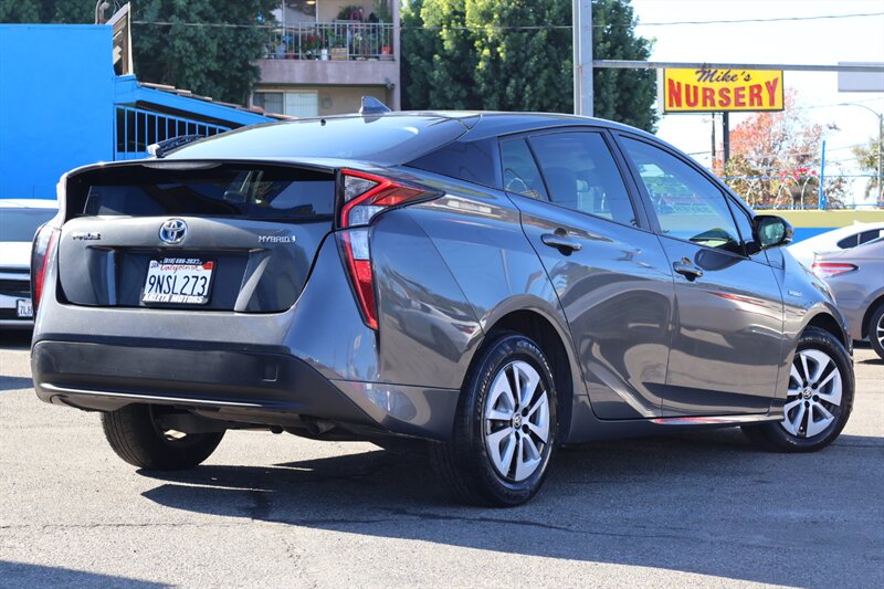 2016 Toyota Prius Four - Photo 6 - Arleta, CA 91331