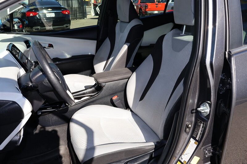 2016 Toyota Prius Four - Photo 7 - Arleta, CA 91331