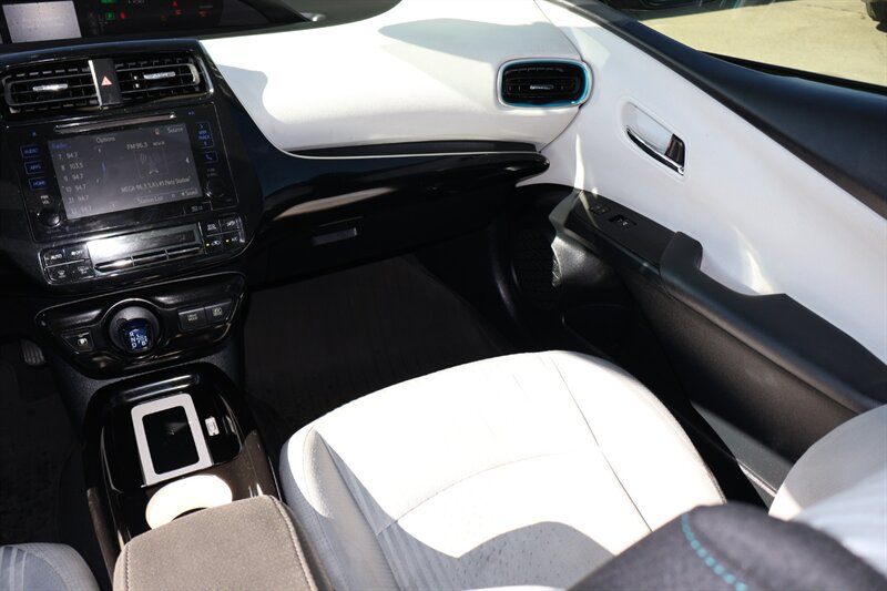 2016 Toyota Prius Four - Photo 9 - Arleta, CA 91331