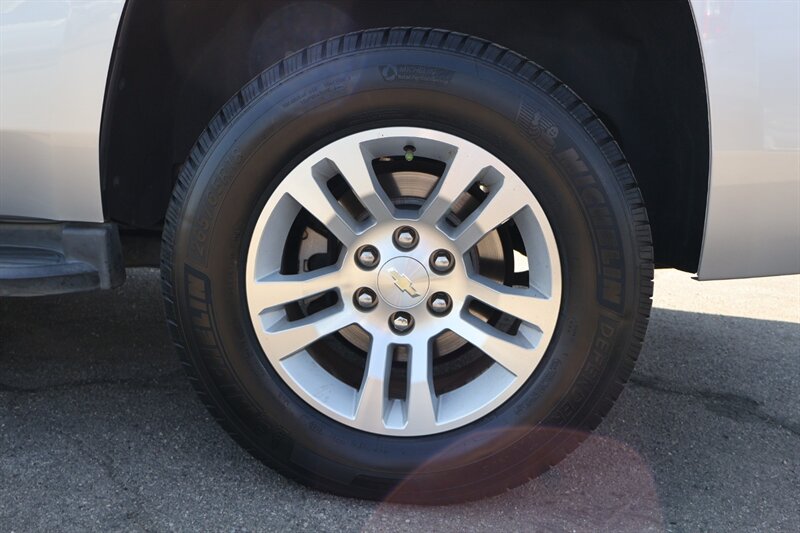 2017 Chevrolet Tahoe LS - Photo 6 - Arleta, CA 91331