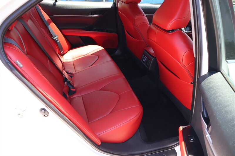 2018 Toyota Camry XSE - Photo 17 - Arleta, CA 91331