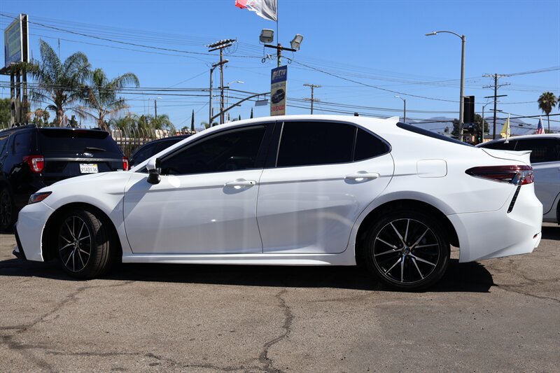 2021 Toyota Camry SE - Photo 2 - Arleta, CA 91331