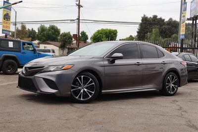 2018 Toyota Camry SE Sedan