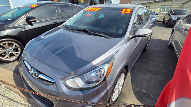 2013 Hyundai ACCENT SE  