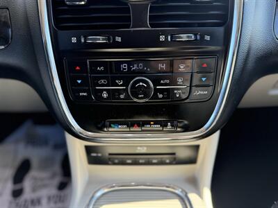 2016 Chrysler Town and Country Touring-L - Photo 11 - Edmonton, AB T5S 1R1
