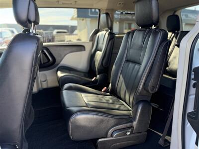 2016 Chrysler Town and Country Touring-L - Photo 14 - Edmonton, AB T5S 1R1
