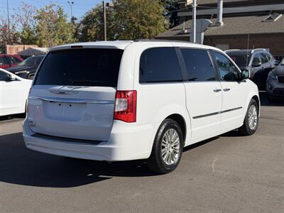 2016 Chrysler Town and Country Touring-L - Photo 5 - Edmonton, AB T5S 1R1