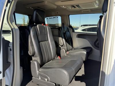 2016 Chrysler Town and Country Touring-L - Photo 17 - Edmonton, AB T5S 1R1