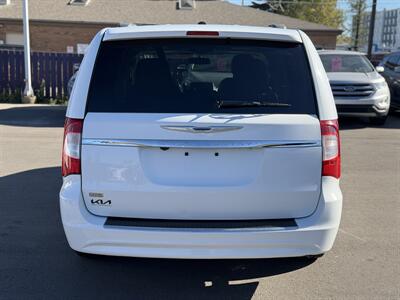 2016 Chrysler Town and Country Touring-L - Photo 6 - Edmonton, AB T5S 1R1