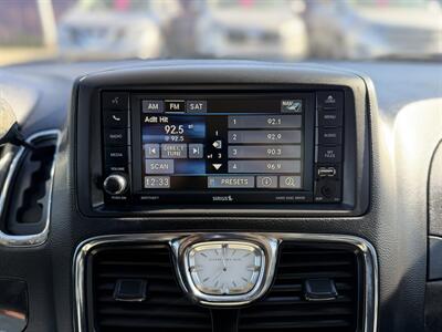 2016 Chrysler Town and Country Touring-L - Photo 10 - Edmonton, AB T5S 1R1