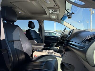 2016 Chrysler Town and Country Touring-L - Photo 18 - Edmonton, AB T5S 1R1