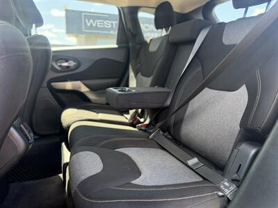 2018 Jeep Cherokee Sport Altitude *ONE OWNER* - Photo 13 - Edmonton, AB T5S 1R1