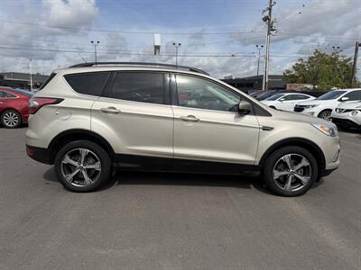 2017 Ford Escape SE *ONE OWNER, NO ACCIDENTS* - Photo 3 - Edmonton, AB T5S 1R1