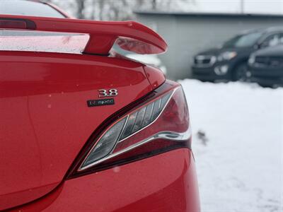 2016 Hyundai Genesis Coupe 3.8 R-Spec   - Photo 8 - Edmonton, AB T5S 1R1