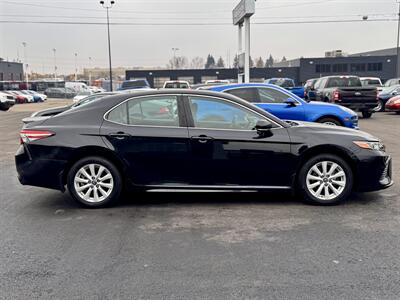 2018 Toyota Camry SE - Photo 4 - Edmonton, AB T5S 1R1