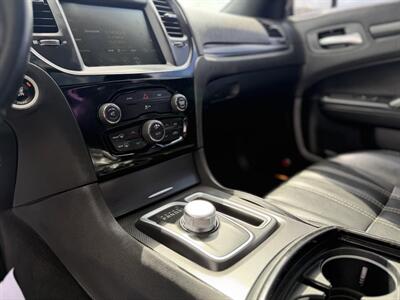 2015 Chrysler 300 S - Photo 17 - Edmonton, AB T5S 1R1