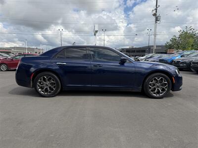 2015 Chrysler 300 S - Photo 4 - Edmonton, AB T5S 1R1