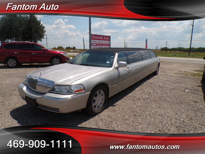 2011 Lincoln Town Car Executive w/Limousine Pkg  