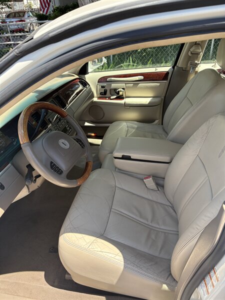 2004 Lincoln Town Car Ultimate - Photo 9 - Meridian, ID 83642