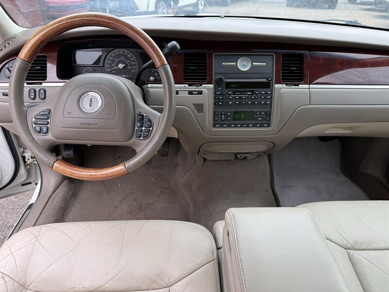 2004 Lincoln Town Car Ultimate - Photo 8 - Meridian, ID 83642