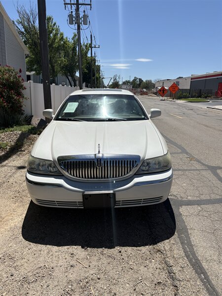 2004 Lincoln Town Car Ultimate's photo