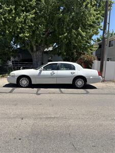 2004 Lincoln Town Car Ultimate - Photo 2 - Meridian, ID 83642