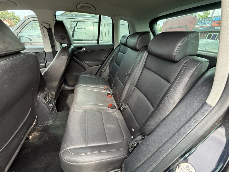 2011 Volkswagen Tiguan SEL 4Motion - Photo 6 - Meridian, ID 83642