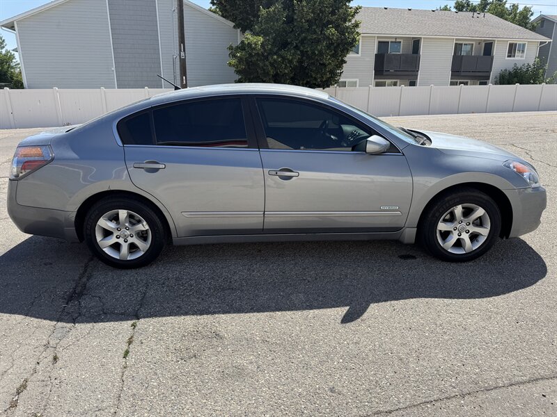 2009 Nissan Altima Hybrid   - Photo 2 - Meridian, ID 83642